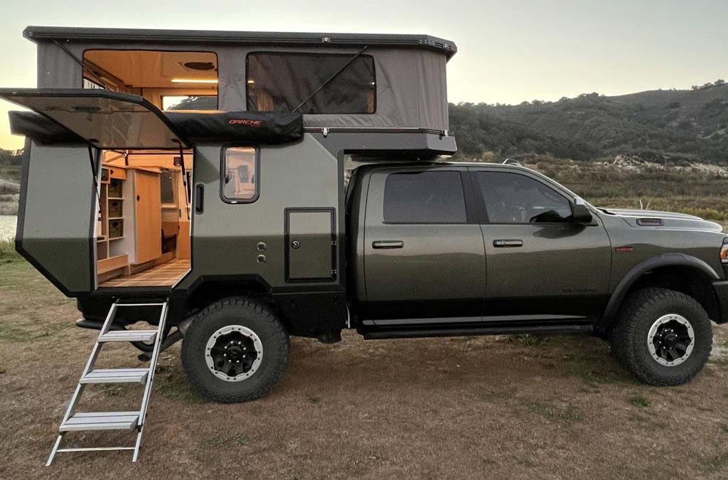 chasis-mounted truck camper