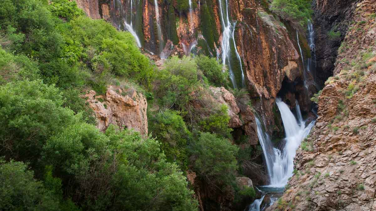 آبشار بلند و خنک پونه‌زار لرستان لوکیشنی فوق‌العاده برای کمپینگ در تابستان